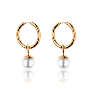 Gold earrings with pearl